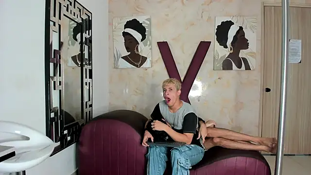 Snapshot of YOUNG_GUYS1 chatting on April 3, 2026, 1:09 pm YOUNG GUYS1 online show from April 3, 2026, 1:09 pm