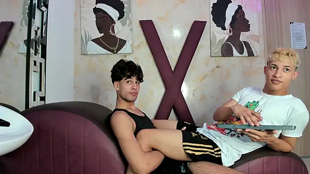 Snapshot of YOUNG_GUYS1 chatting on April 7, 2026, 7:09 am YOUNG GUYS1 online show from April 7, 2026, 7:09 am