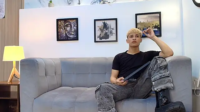 Snapshot of YOUNG_GUYS1 chatting on April 8, 2026, 9:42 am YOUNG GUYS1 online show from April 8, 2026, 9:42 am