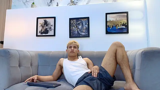 Snapshot of YOUNG_GUYS1 chatting on April 16, 2026, 7:20 am YOUNG GUYS1 online show from April 16, 2026, 7:20 am