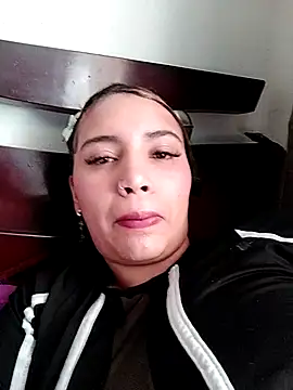 Snapshot of liliymike19 chatting on February 14, 2026, 7:32 pm liliymike19 online show from February 14, 2026, 7:32 pm