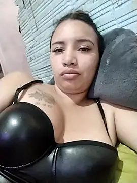 Snapshot of liliymike19 chatting on February 18, 2026, 7:54 pm liliymike19 online show from February 18, 2026, 7:54 pm