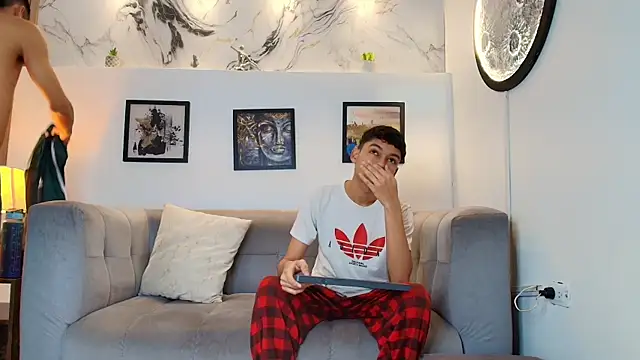 HORNY PRETTY online show from April 16, 2026, 7:14 pm