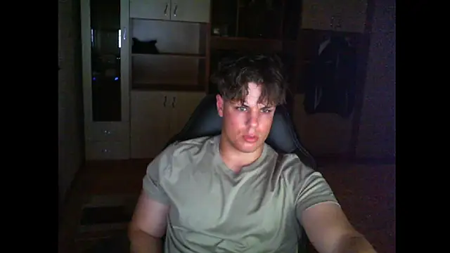 GymGuy0505 online show from June 5, 2026, 10:15 pm