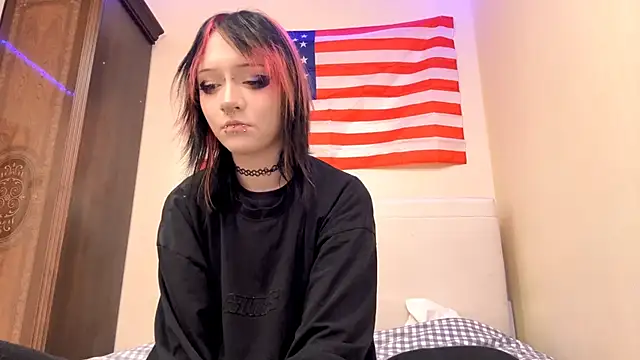 Snapshot of Shine_Luna chatting on February 3, 2026, 8:25 pm Shine Luna online show from February 3, 2026, 8:25 pm