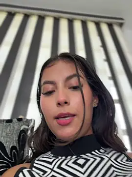 Snapshot of Valeria-escobar chatting on April 19, 2026, 1:54 pm Valeria-escobar online show from April 19, 2026, 1:54 pm