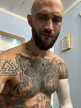 kingNQueen1211 online show from April 25, 2026, 9:12 am