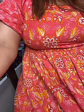 Snapshot of butterflyslay chatting on February 24, 2026, 5:55 pm butterflyslay online show from February 24, 2026, 5:55 pm