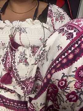 Snapshot of butterflyslay chatting on March 7, 2026, 2:58 pm butterflyslay online show from March 7, 2026, 2:58 pm