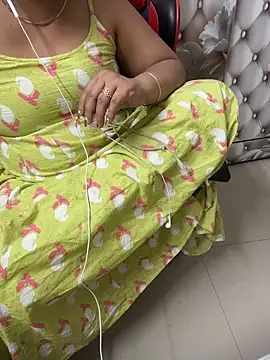 Snapshot of butterflyslay chatting on April 6, 2026, 6:42 pm butterflyslay online show from April 6, 2026, 6:42 pm