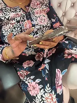 Snapshot of butterflyslay chatting on April 8, 2026, 4:07 pm butterflyslay online show from April 8, 2026, 4:07 pm