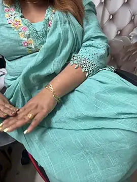 Snapshot of butterflyslay chatting on April 9, 2026, 6:19 am butterflyslay online show from April 9, 2026, 6:19 am