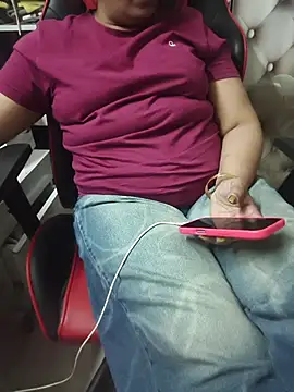 Snapshot of butterflyslay chatting on April 13, 2026, 4:23 pm butterflyslay online show from April 13, 2026, 4:23 pm