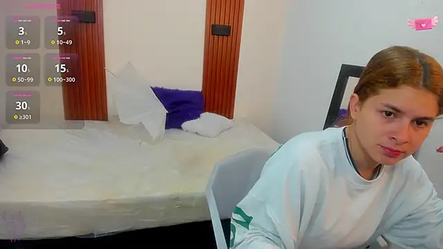 VivianOwen9 online show from January 13, 2026, 11:48 am