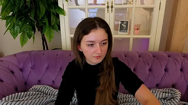 Snapshot of CyrenaLuxe chatting on March 20, 2026, 6:24 pm CyrenaLuxe online show from March 20, 2026, 6:24 pm