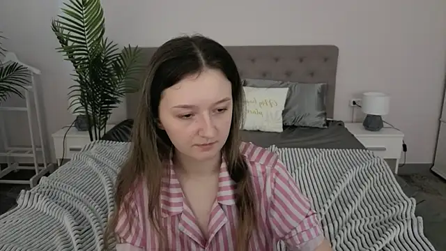 Snapshot of CyrenaLuxe chatting on March 22, 2026, 10:07 am CyrenaLuxe online show from March 22, 2026, 10:07 am