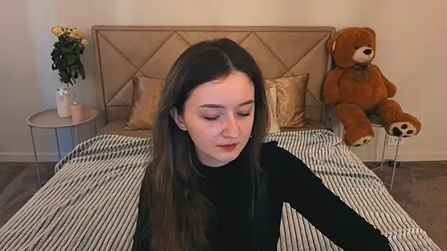 Snapshot of CyrenaLuxe chatting on March 24, 2026, 8:19 am CyrenaLuxe online show from March 24, 2026, 8:19 am