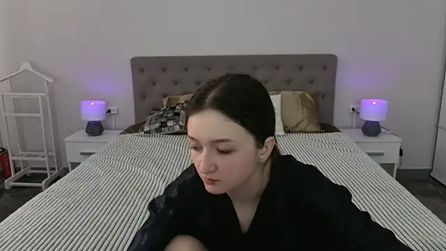 CyrenaLuxe online show from April 4, 2026, 5:49 am