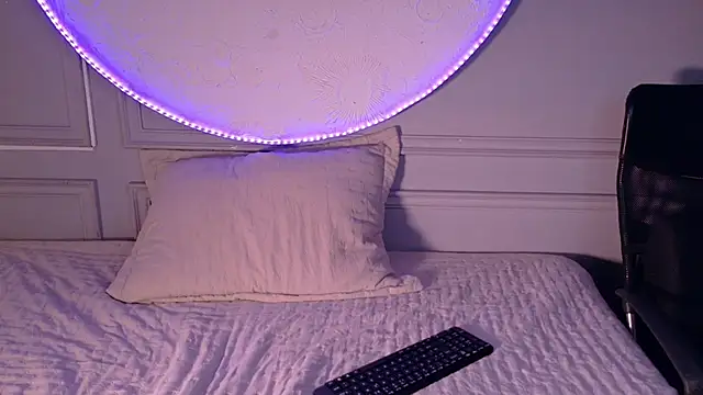 Cheerbaby  online show from March 4, 2026, 12:44 pm