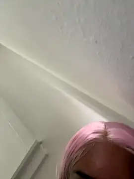 gglloww online show from December 21, 2025, 6:04 pm