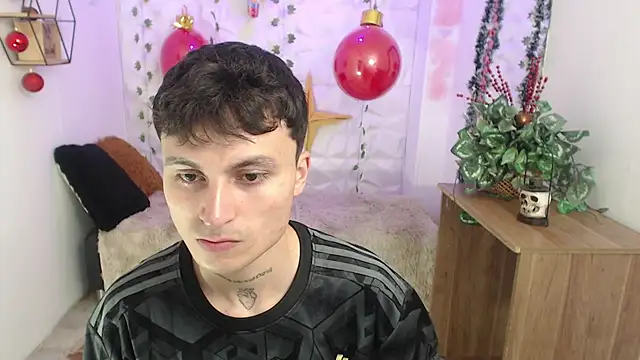 Snapshot of Noah_Vera chatting on December 20, 2025, 3:24 am Noah Vera online show from December 20, 2025, 3:24 am