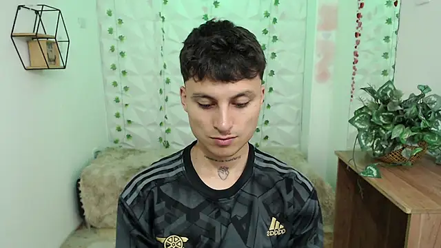 Snapshot of Noah_Vera chatting on January 11, 2026, 3:33 am Noah Vera online show from January 11, 2026, 3:33 am