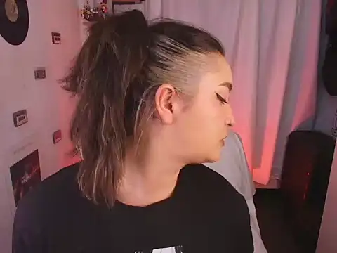 sara cuteeyes online show from April 6, 2026, 3:59 am