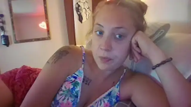 Snapshot of dixielover1229 chatting on June 15, 2026, 10:45 pm dixielover1229 online show from June 15, 2026, 10:45 pm