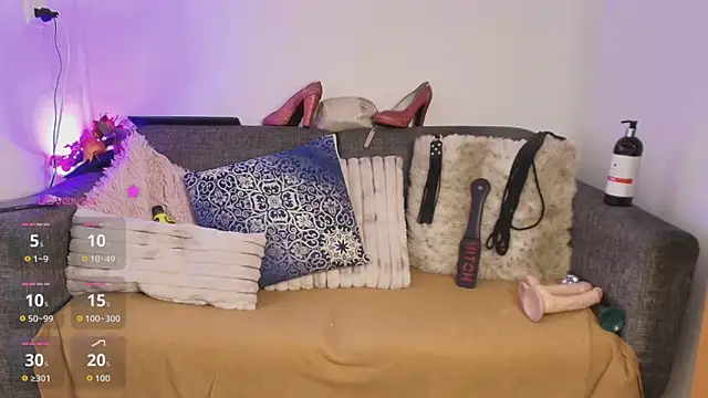 Laura hotmilf online show from March 14, 2026, 12:32 pm