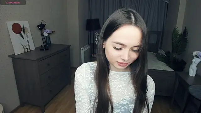 YvonneRobes online show from February 13, 2026, 7:32 pm