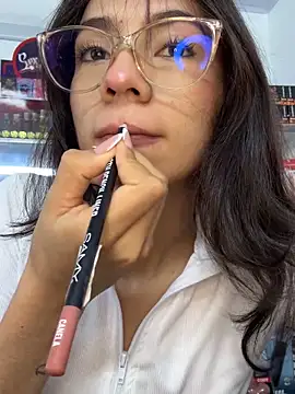 lunaluxury22 online show from February 17, 2026, 2:35 pm