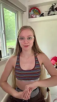 emmasky69 online show from May 21, 2026, 4:36 pm