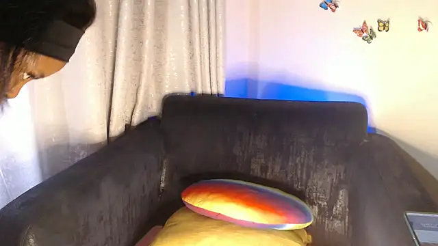 Snapshot of UzuriZahra01 chatting on February 25, 2026, 2:16 pm UzuriZahra01 online show from February 25, 2026, 2:16 pm