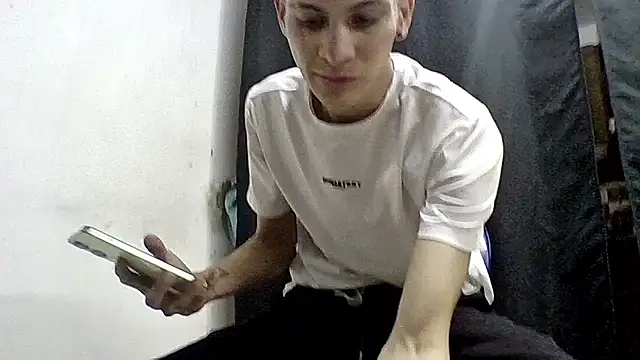 sam hotttt  online show from January 9, 2026, 6:38 am