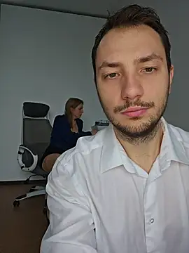 Lovebackground online show from November 5, 2025, 8:36 am