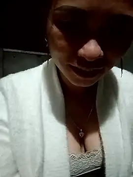 ngaytho004 online show from January 13, 2026, 10:59 pm