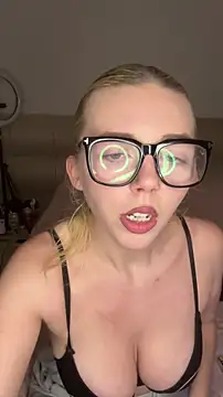 MonaNoire online show from January 18, 2026, 12:42 pm