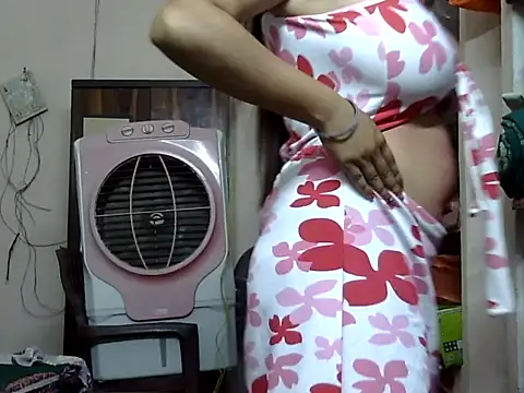 hot-riyaaa online show from March 8, 2026, 11:58 am