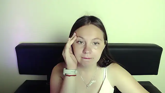 LiliaErmi online show from August 6, 2026, 6:04 am