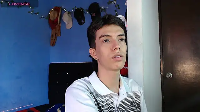 Juan Gomezz26 online show from May 26, 2026, 10:06 pm