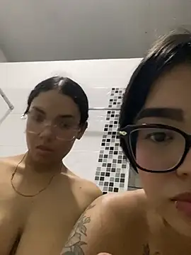 Emmy And Luna online show from April 13, 2026, 12:16 am