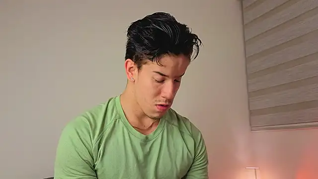 maxxcooper1 online show from January 15, 2026, 4:06 am