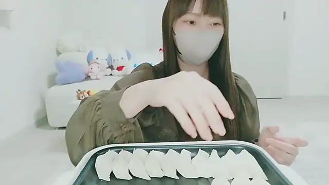 Snapshot of yuyuchan__ chatting on February 8, 2026, 11:02 am yuyuchan online show from February 8, 2026, 11:02 am