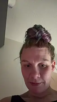 bluntbeautyxo online show from April 9, 2026, 9:53 pm