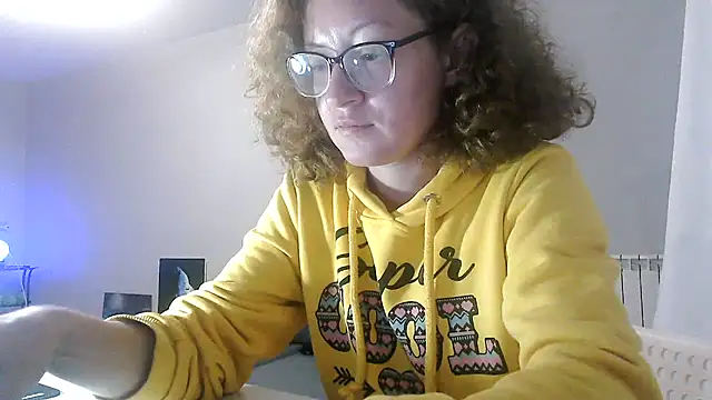 Snapshot of Alice_newhome chatting on July 17, 2026, 6:35 pm Alice newhome online show from July 17, 2026, 6:35 pm