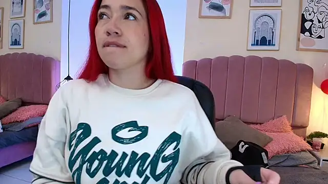 Celestee15  online show from April 7, 2026, 11:10 am