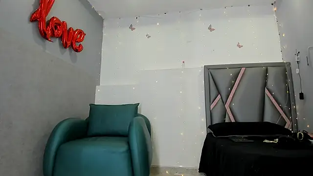 Esterlindez online show from July 21, 2026, 8:33 pm