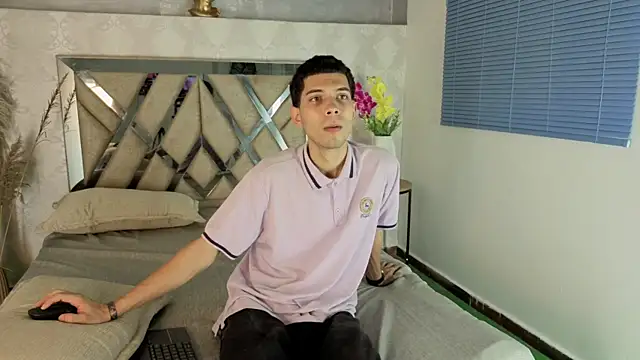 prettyboyy 13 online show from December 20, 2025, 3:24 am