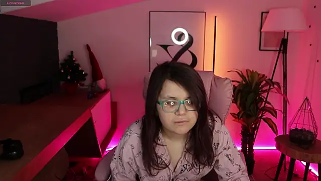 Snapshot of Ariell_Mini chatting on January 18, 2026, 2:21 pm Ariell Mini online show from January 18, 2026, 2:21 pm