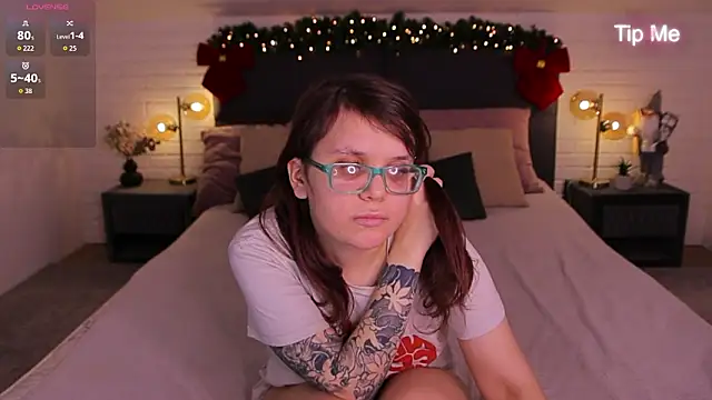 Snapshot of Ariell_Mini chatting on January 31, 2026, 7:11 pm Ariell Mini online show from January 31, 2026, 7:11 pm